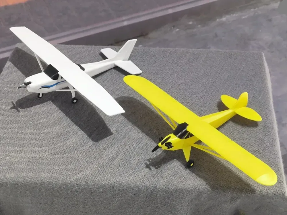 Modelo de avión Piper J-3 Cub, vista 2