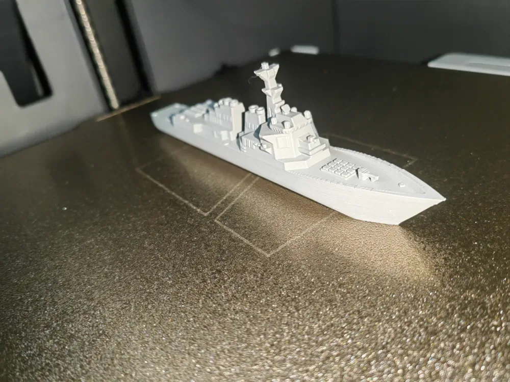 Clase Destroyer-Arleigh Burke: 153 mm de largo, 17 g de material utilizado, vista 2