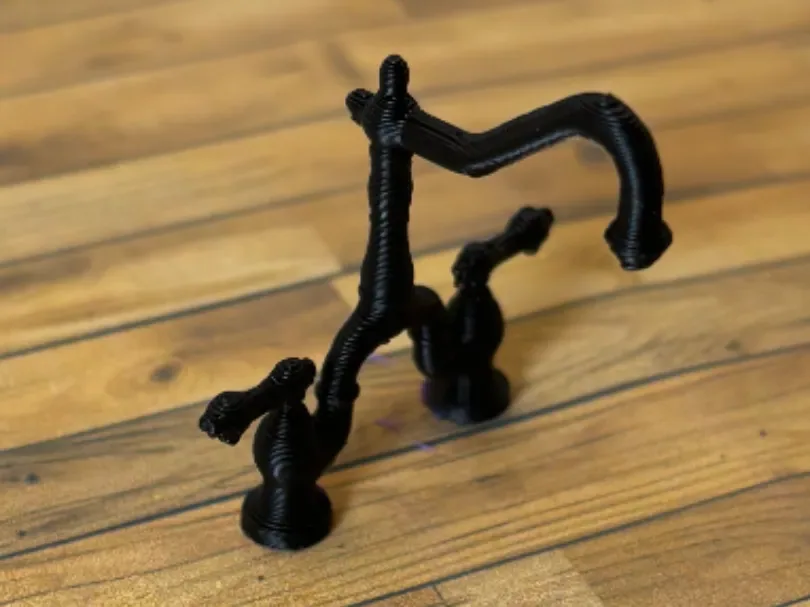 Grifo de cocina de granja a escala 1:12 para casa de muñecas, vista 1
