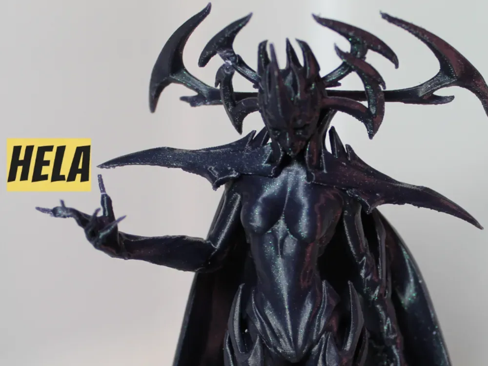 Hela - Escultura de arte de fans, vista 1