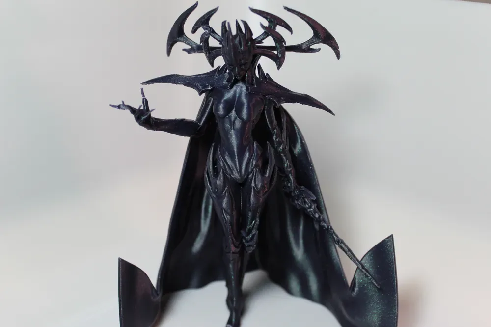 Hela - Escultura de arte de fans, vista 2