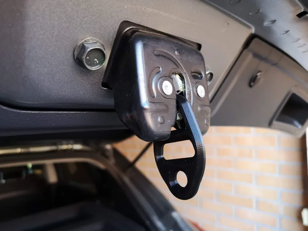 Fijación para atar la tapa del maletero para impresión 3D, vista 1