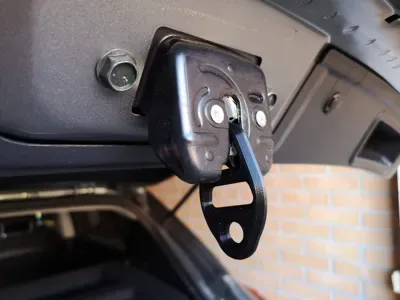 Fijación para atar la tapa del maletero para impresión 3D, vista 2