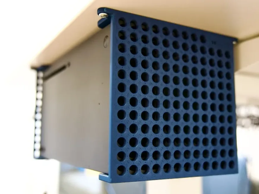 Soporte debajo del escritorio para Xbox Series X para impresión 3D, vista 1