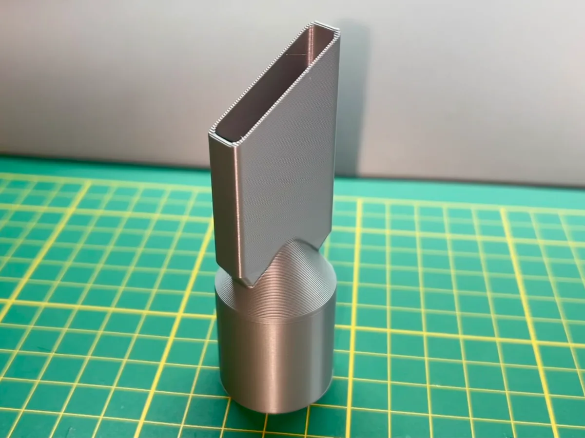 Generador de herramientas con accesorio de vacío para impresión 3D, vista 2