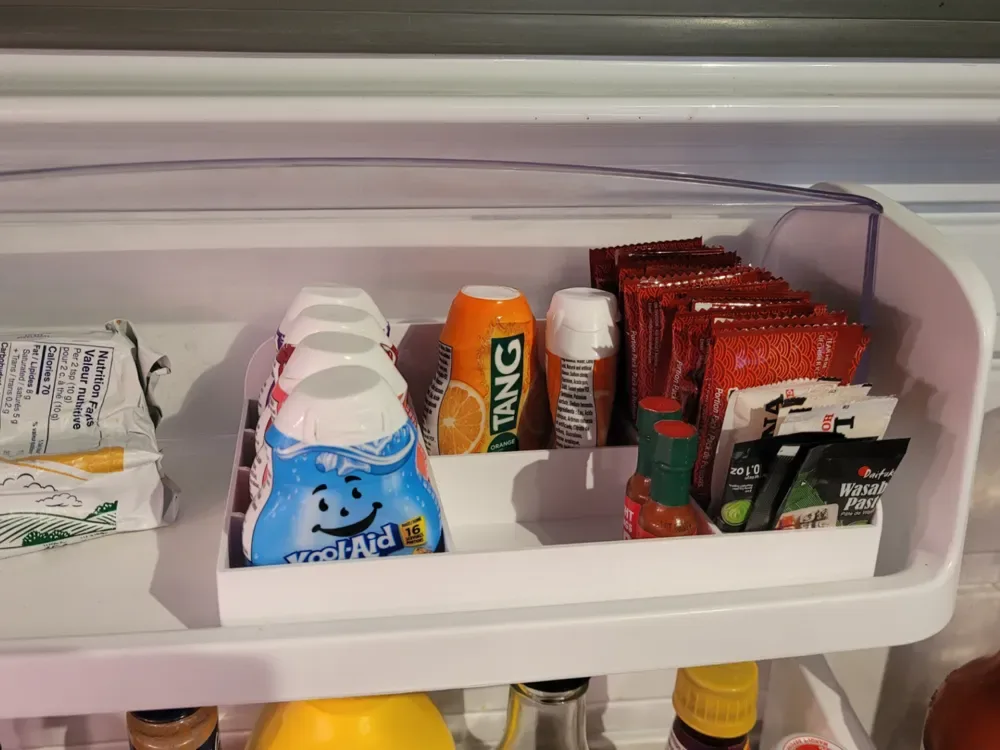 Organizador del compartimento para lácteos · mantequilla del frigorífico para impresión 3D, vista 1
