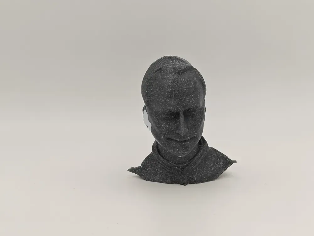 Busto del Papa León XIV Robert Francis Prevost, vista 2
