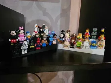 Soporte de exhibición para minifiguras de Lego para impresión 3D, vista 3