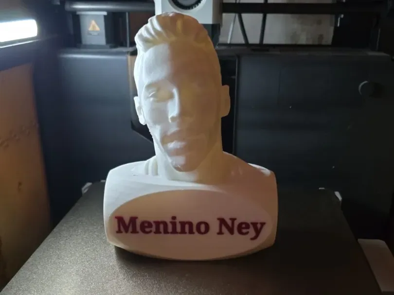 Estatua del niño Ney, vista 1