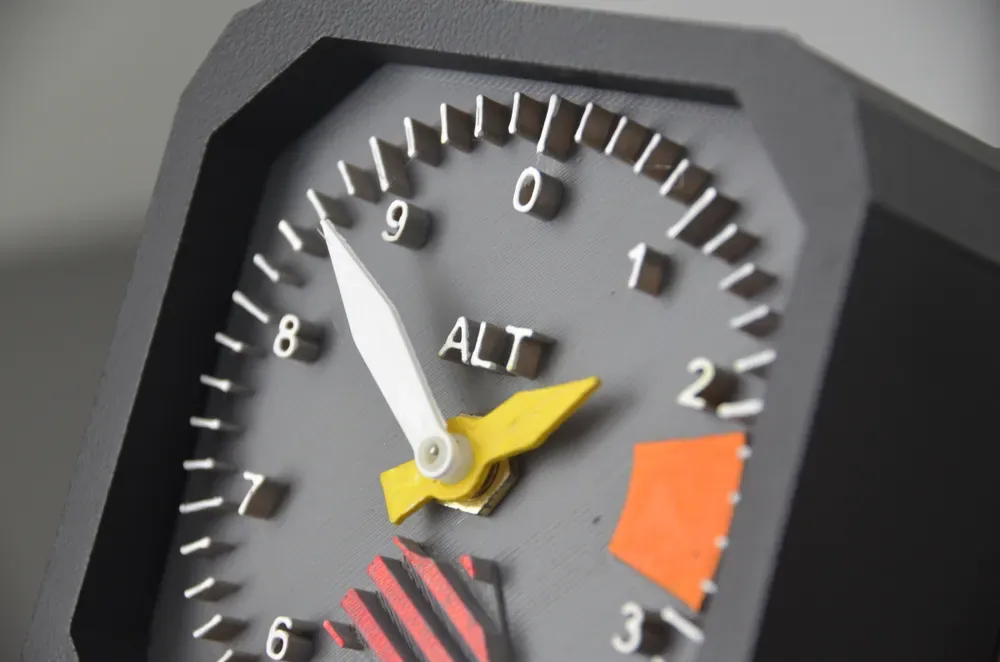 Reloj de escritorio con altímetro, vista 2