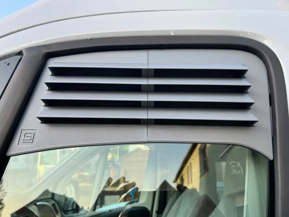 Ventilación para conductor y pasajero en furgoneta camper para impresión 3D, vista 3