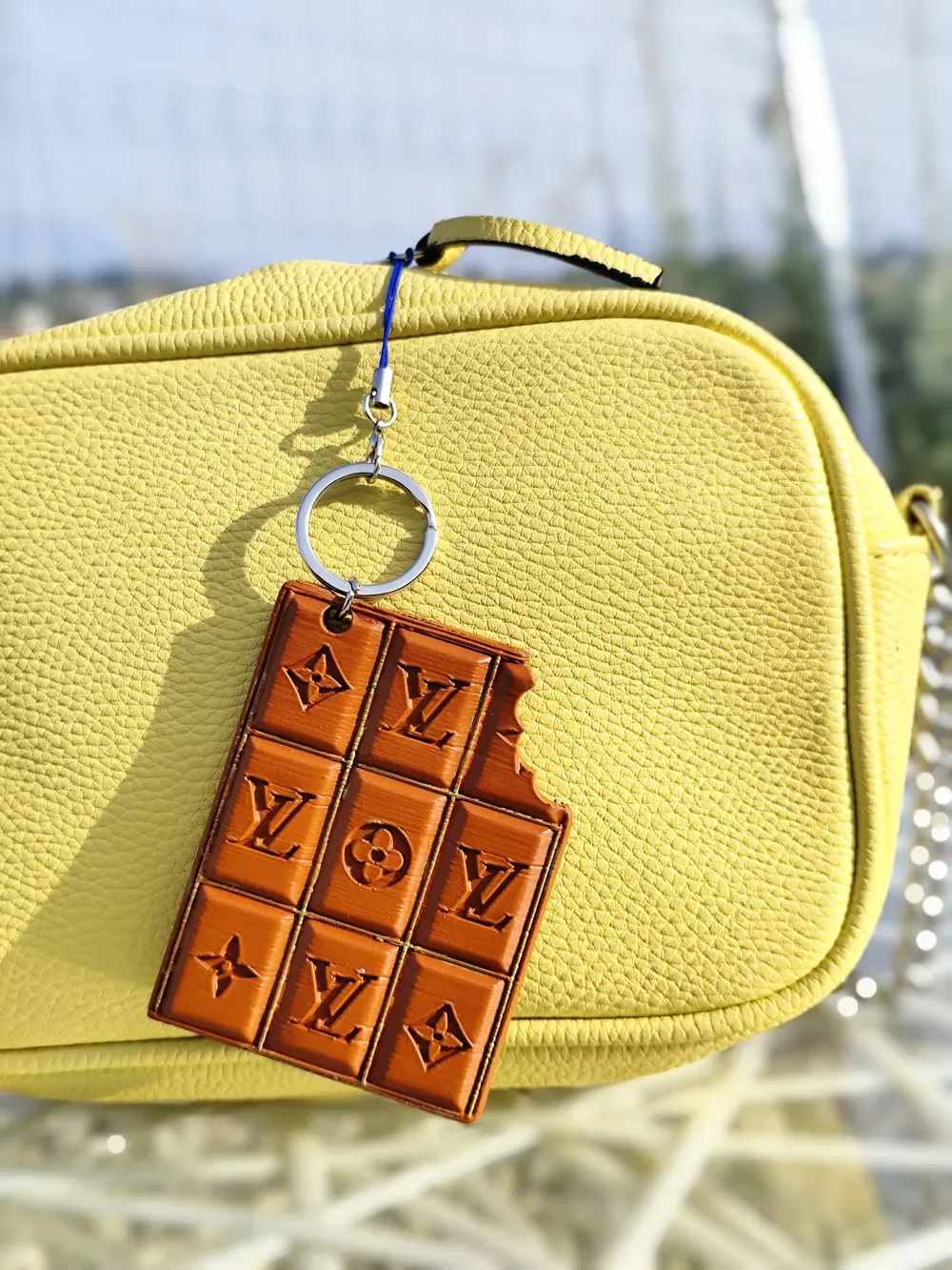 Llavero LV Chocolate, vista 3