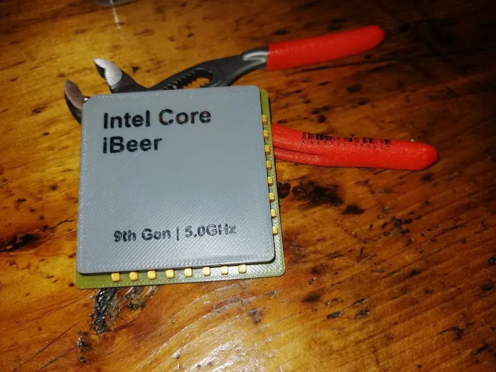 Abrebotellas CPU "Intel Core iBeer", vista 1