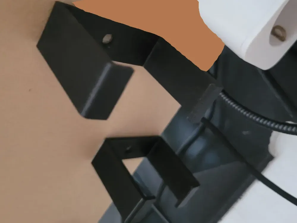 Soporte para regleta debajo del escritorio para impresión 3D, vista 1