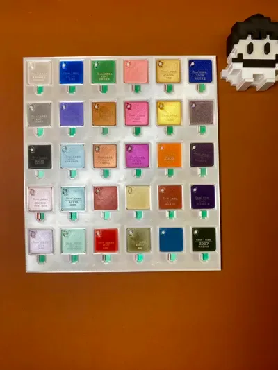 Estante de exhibición de tarjetas de colores oficiales de Bambu Lab con indicador de dos colores, puede indicar tres estados de inventario, estante de almacenamiento deslizante, compatible con tarjetas de colores oficiales de Cai Duo Wu para impresión 3D, vista 2