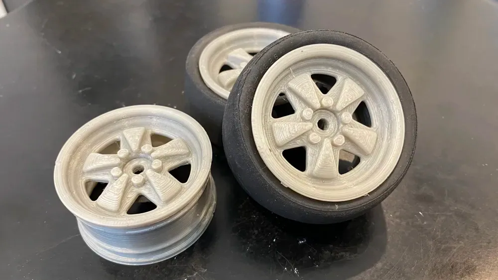 Ruedas Fuchs RC 1/10 en varios desplazamientos, vista 2