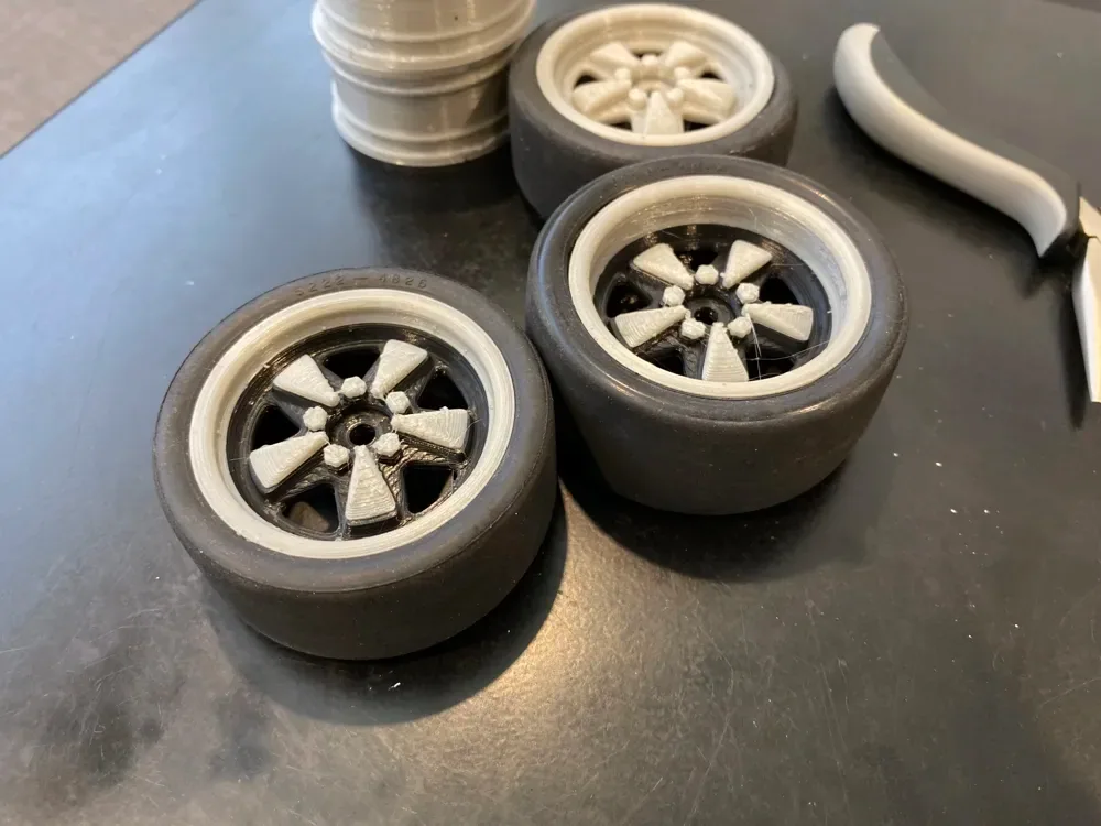 Ruedas Fuchs RC 1/10 en varios desplazamientos, vista 3