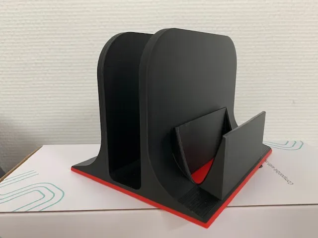 Computadora portátil Lenovo P53 y base Thunderbolt 4 para impresión 3D, vista 2