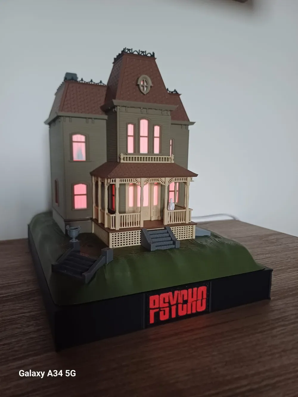 Caja de luz Bates House de Psicosis, escala 1:87, vista 2