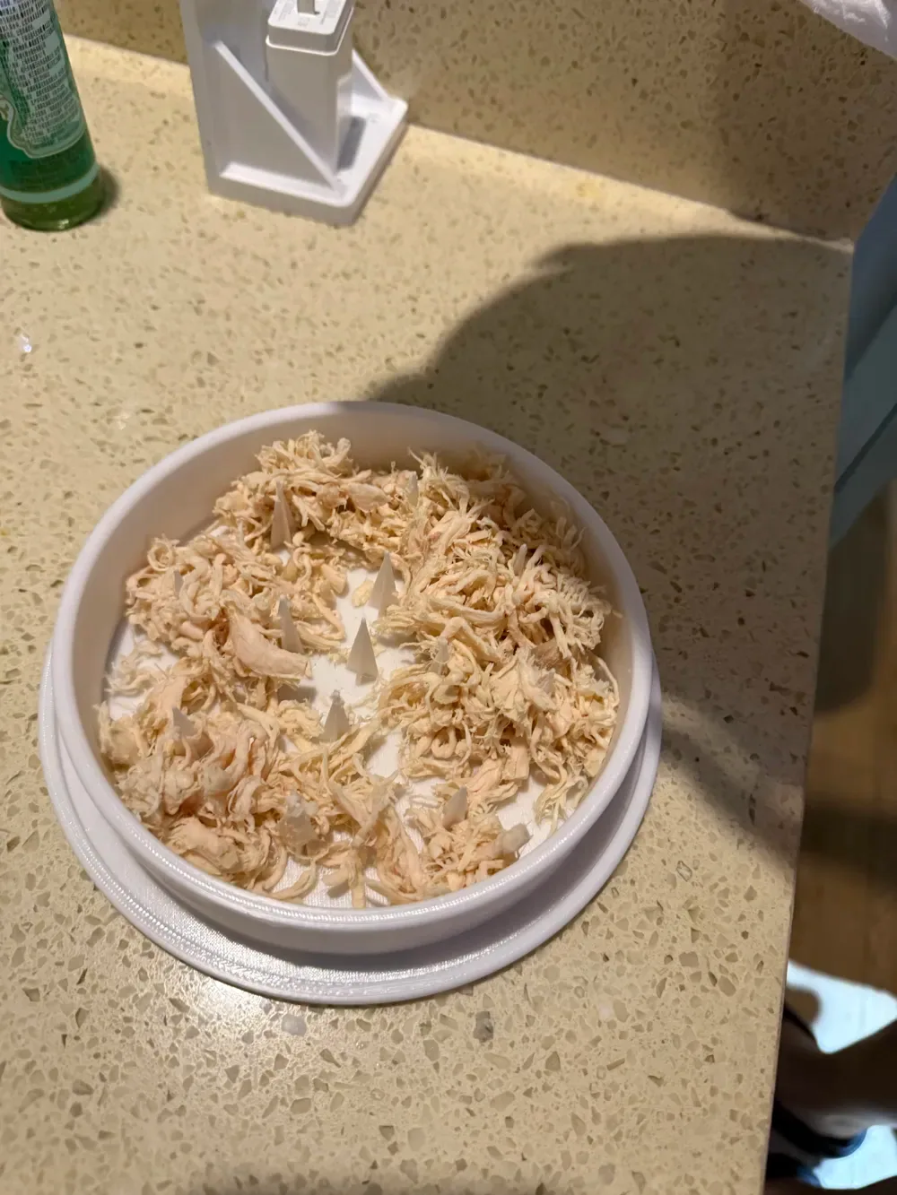 Trituradora de pollo, convierte rápida y fácilmente pollo entero en pollo desmenuzado, vista 2