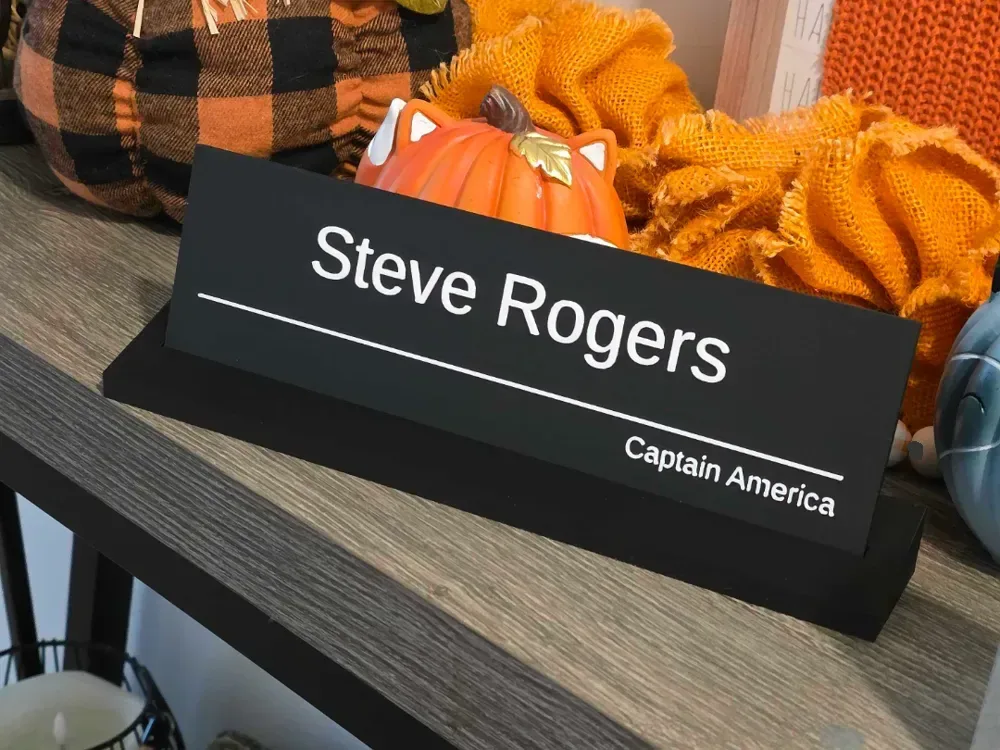 Placa de escritorio personalizable + soporte, vista 1