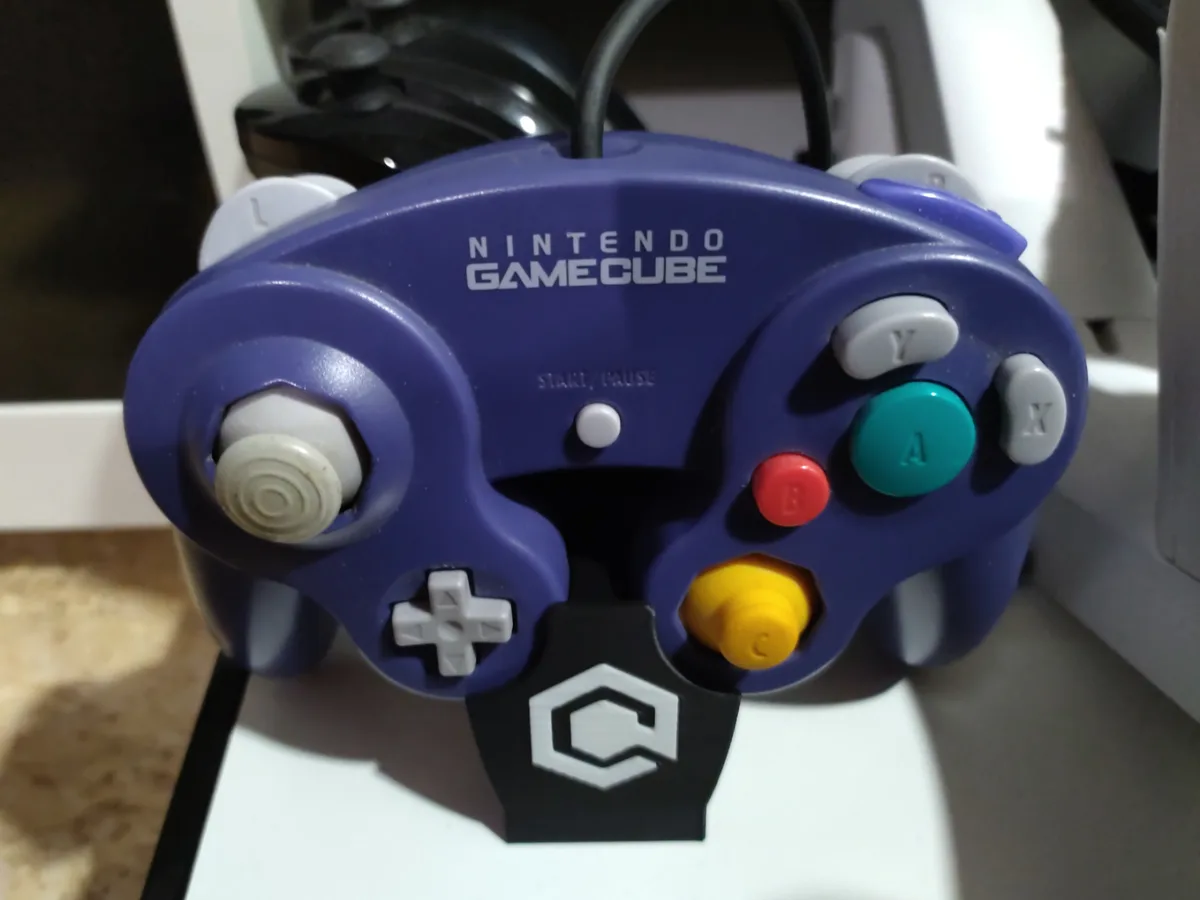 Soporte del controlador GameCube para impresión 3D, vista 1