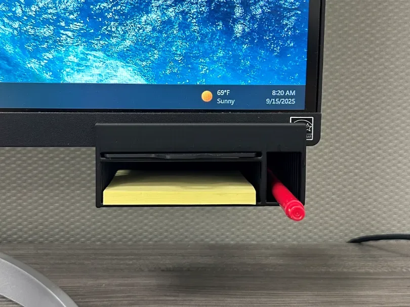 Plantilla con soporte para bolígrafo · nota adhesiva debajo del monitor para impresión 3D, vista 1