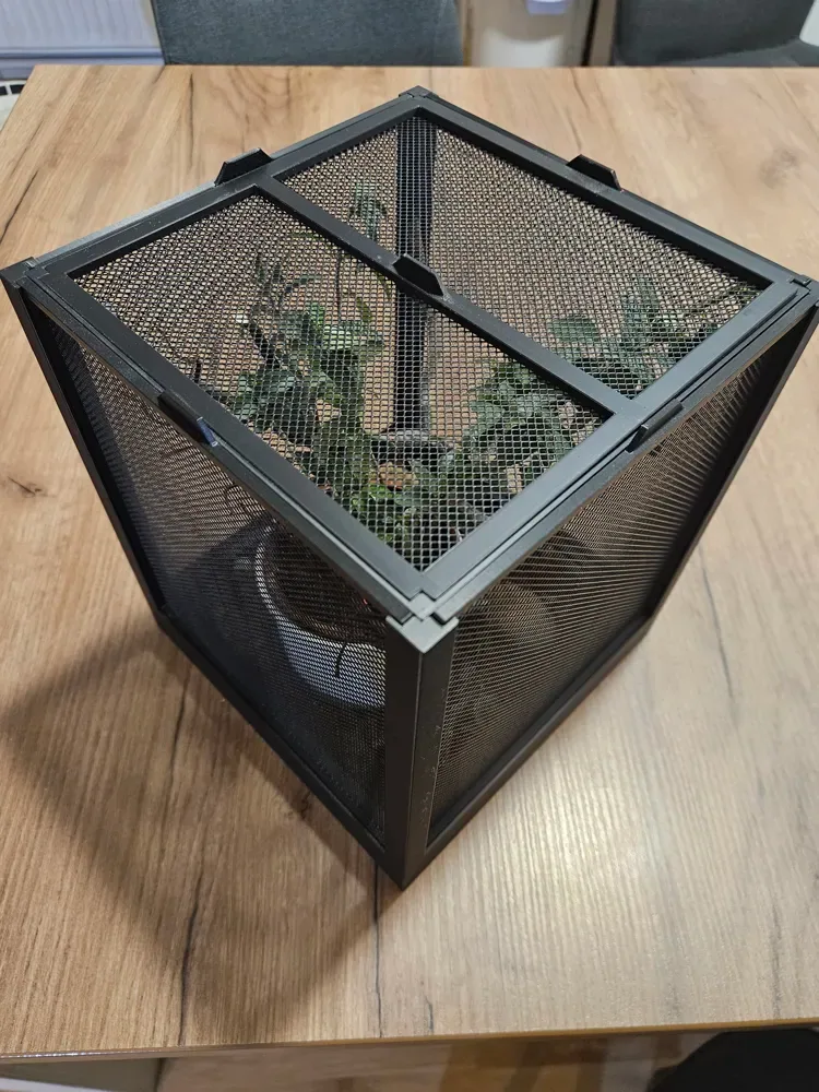 Terrario de malla para mantis e insectos, vista 2