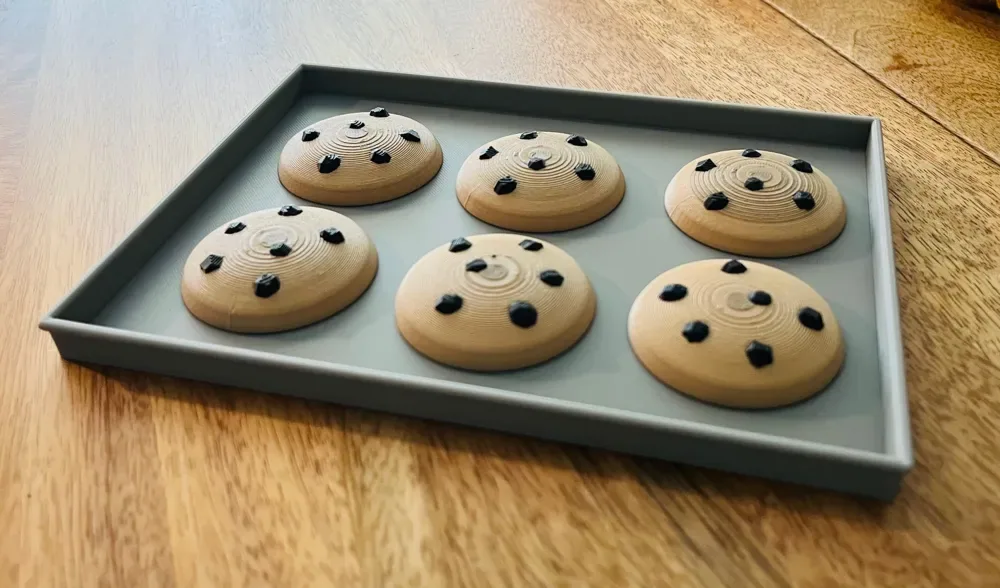 Galletas de juguete y bandeja para hornear, vista 1