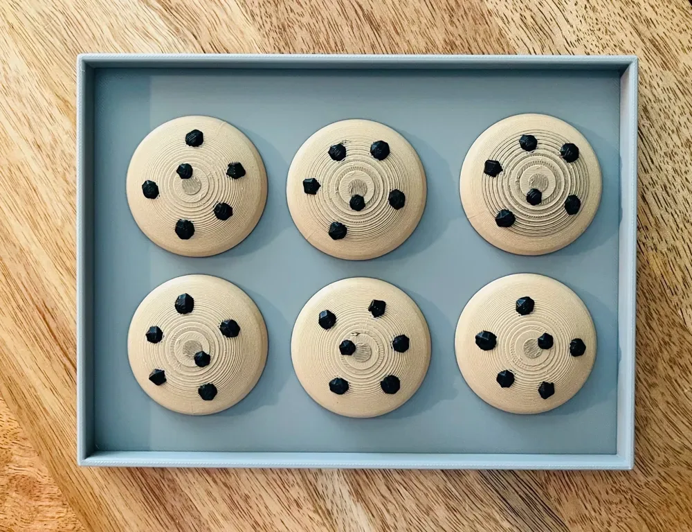 Galletas de juguete y bandeja para hornear, vista 2