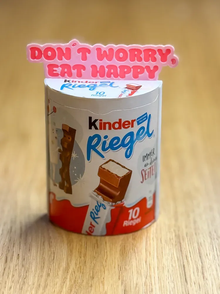 Marco de barra de chocolate Kinder: no te preocupes, come feliz, vista 2