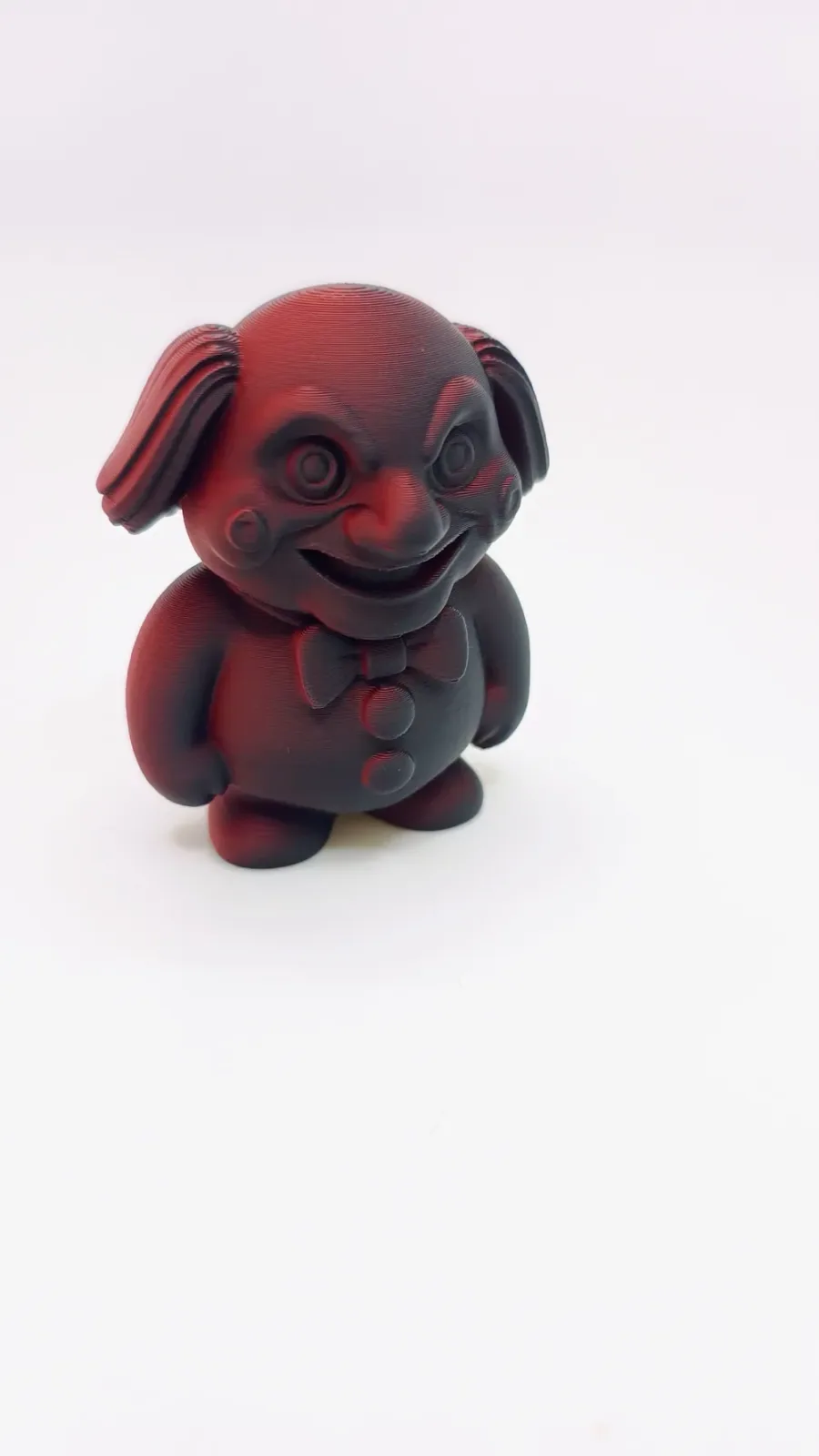 Payaso espeluznante de luz roja – sonrisa descarada, vista 3