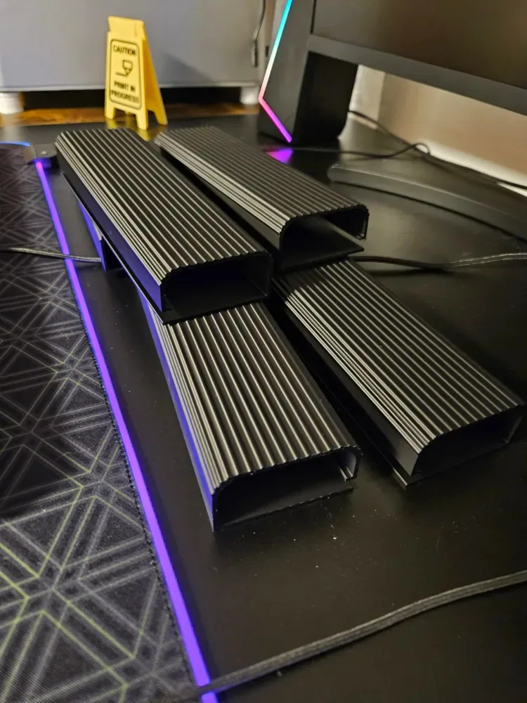 Canal organizador de cables debajo del escritorio., vista 1