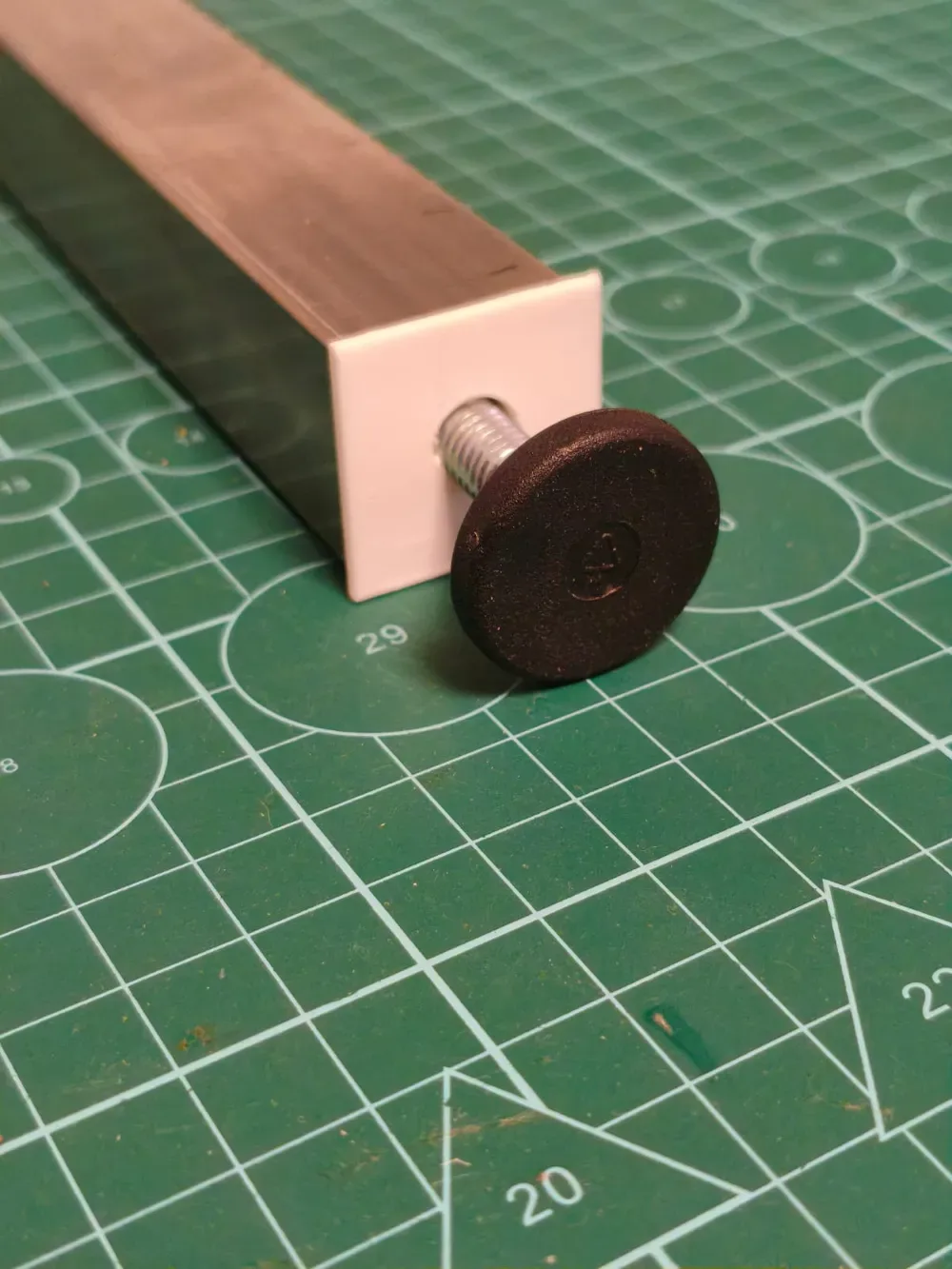 Patas de mesa niveladora M8 para perfil 25x25mm para impresión 3D, vista 2