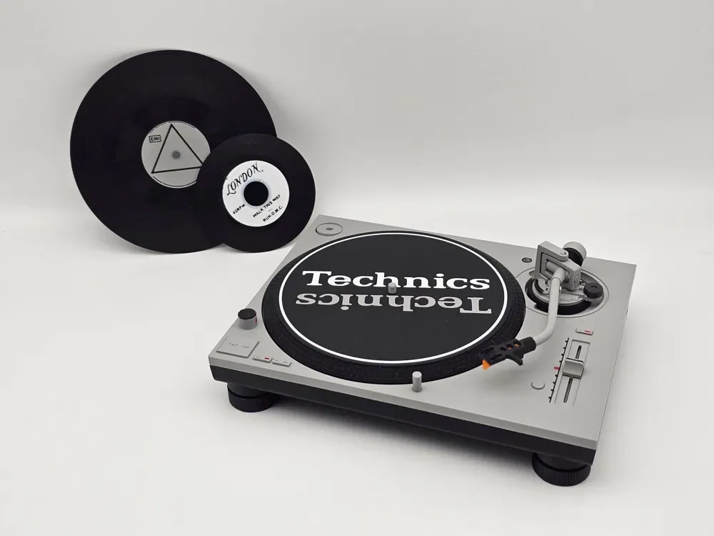 Réplica del tocadiscos Technics SL-1200MK7, vista 2