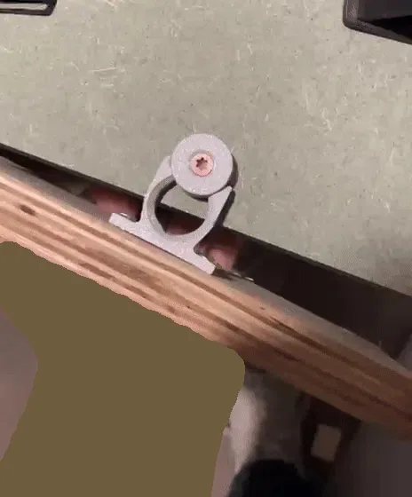 Conector de panel de mueble oculto con herramienta de marcado, vista 1