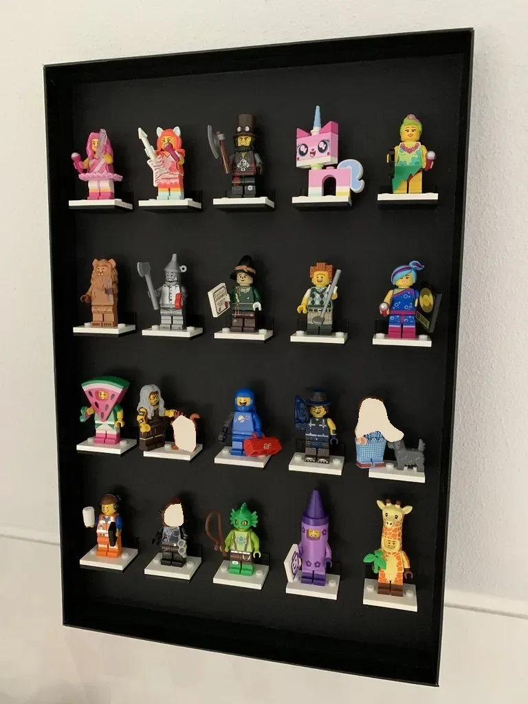 Soporte de exhibición para minifiguras LEGO (montaje en pared) para impresión 3D, vista 1