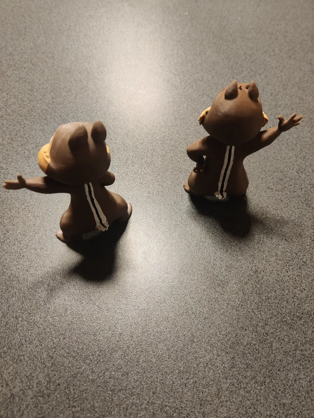 Chip y Dale, un color, vista 3