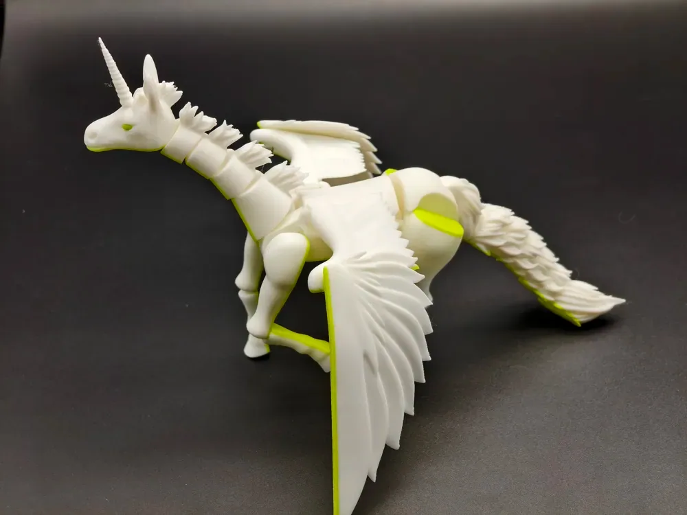 Pegaso, Unicornio, deseando a todos sus amigos un gran éxito en 2026, sin apoyos, vista 2