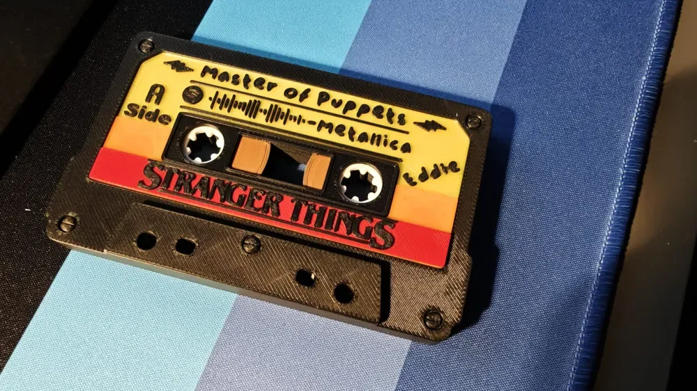 Stranger Things Cassette Eddie Maestro de las Marionetas, vista 2