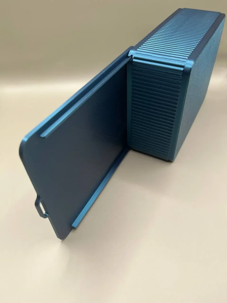 Caja de almacenamiento con tapa deslizante - Organizador con diseño acanalado para impresión 3D, vista 2