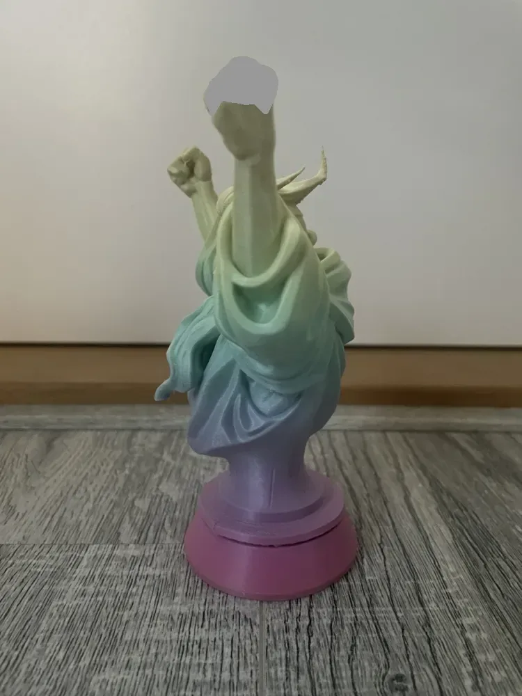 Estatua del mago Thunderdome ID&T, vista 3
