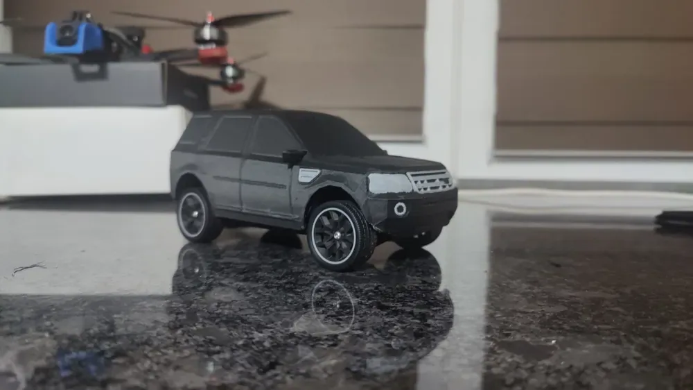 Land Rover Freelander 2 CyberBrick RC solo con carrocería, vista 3