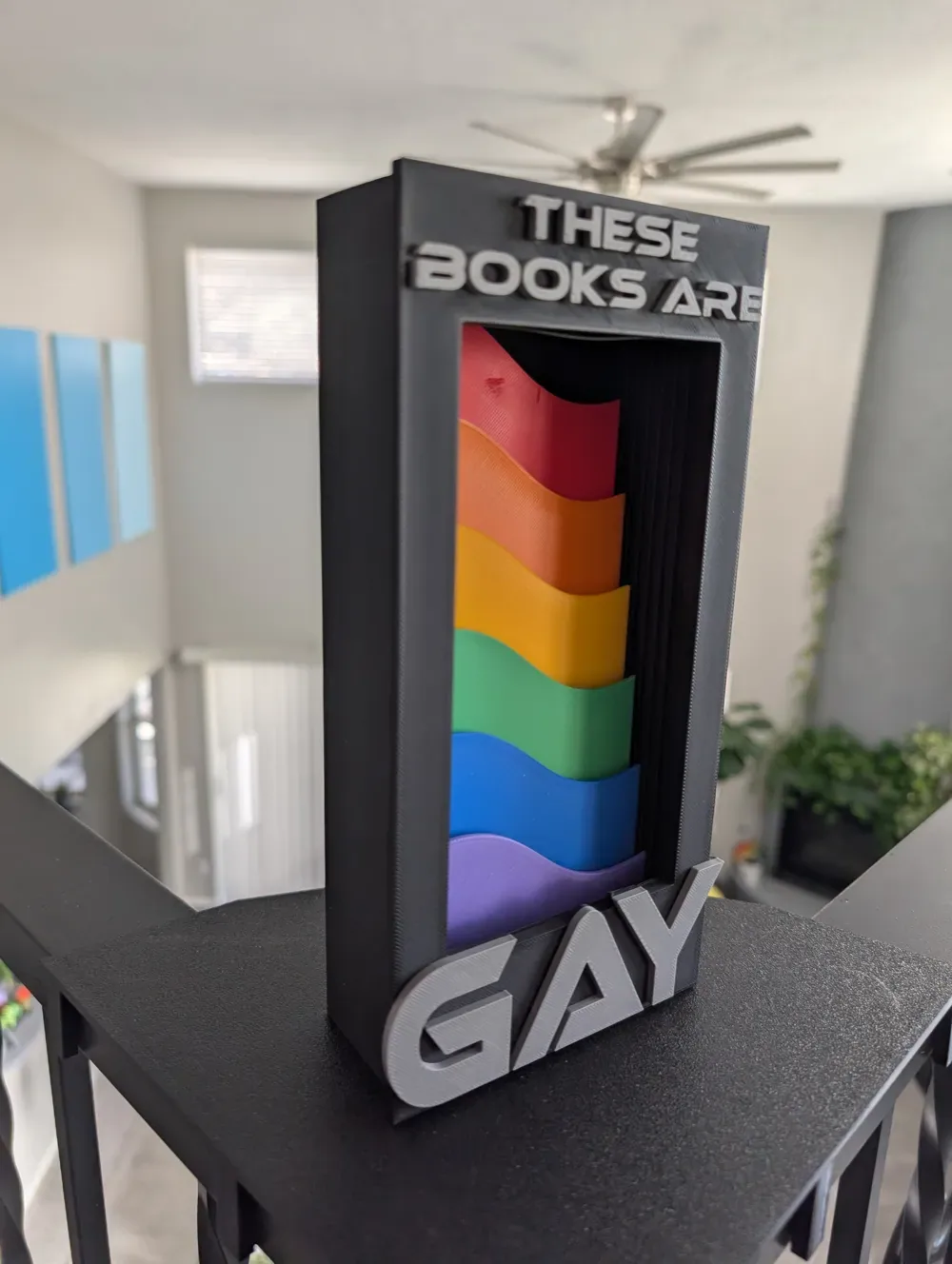 Estos libros - Rincón de la bandera del arco iris, vista 3