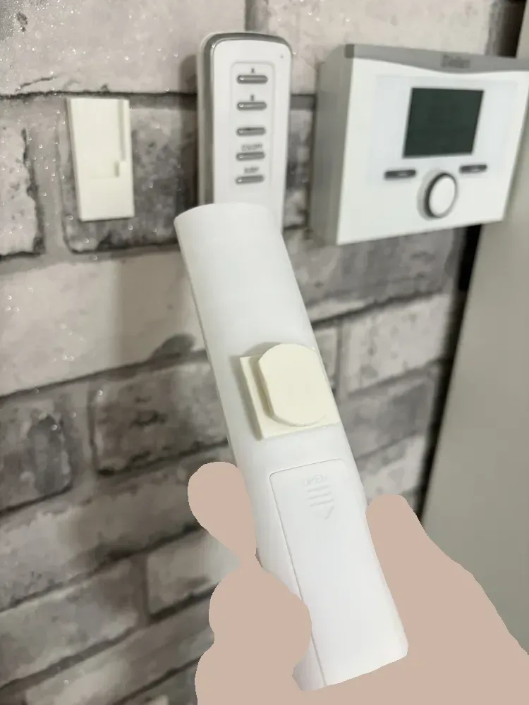 Soporte de pared para control remoto universal para impresión 3D, vista 1