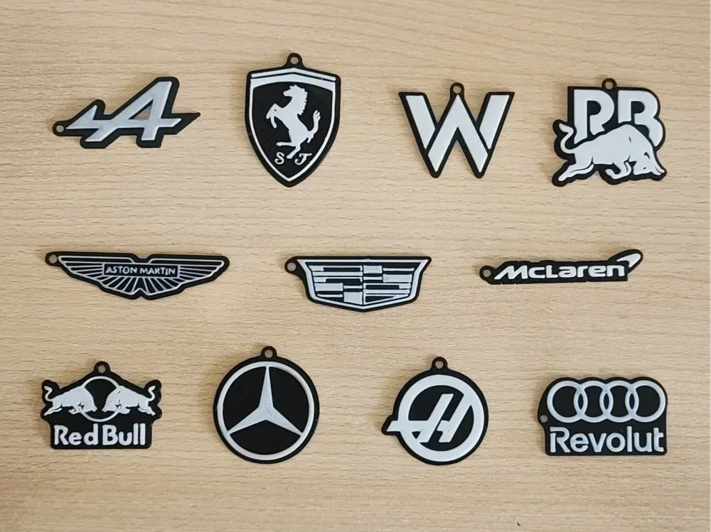 Colección de llaveros con logotipos del equipo F1 2026, vista 1