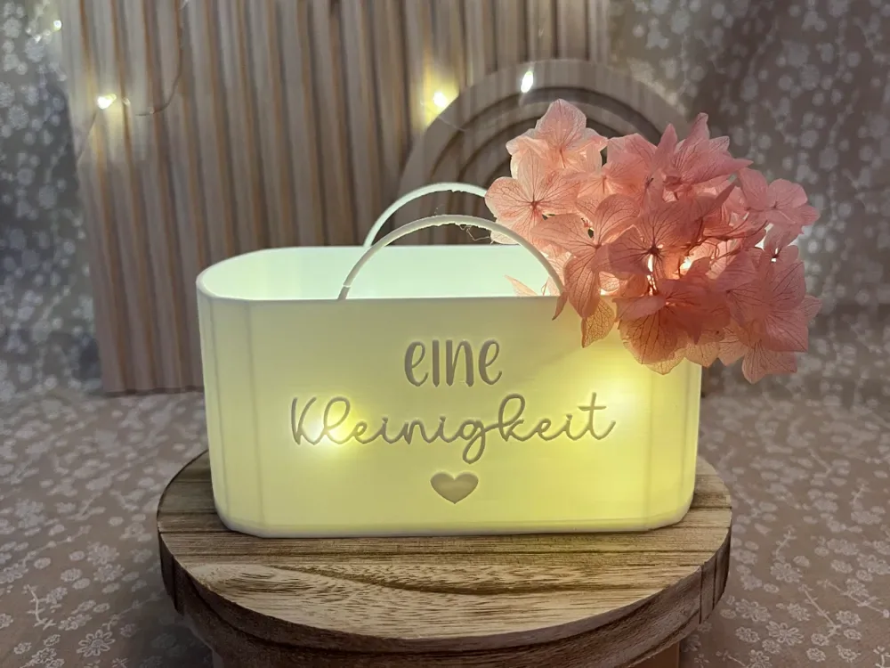 Cesta de regalo algo pequeño, vista 1