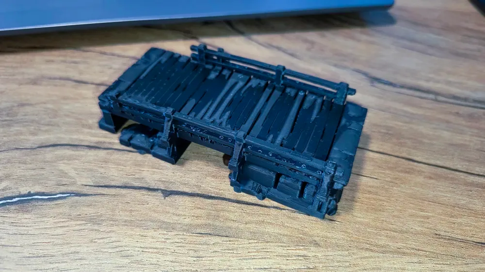 Antiguo puente de madera para juegos de mesa., vista 2
