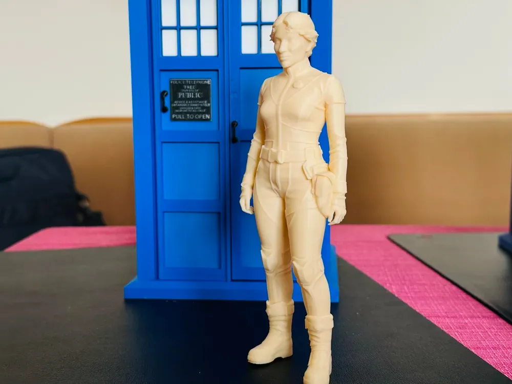 Traje de soldado de Belinda Chandra - Escala 1:10, vista 3