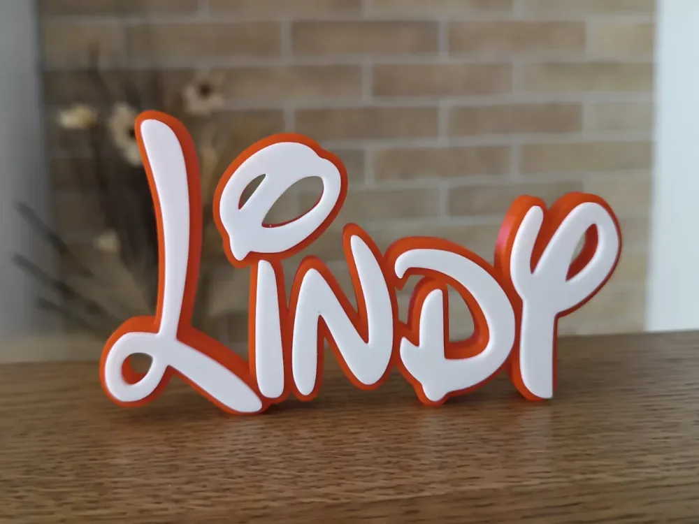 Etiqueta Disney con nombre Lindy, vista 1
